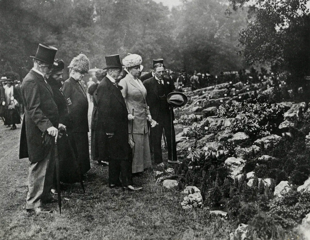 Queen Mary and George Whitelegg in 1913 at the first ever Chelsea Flower show